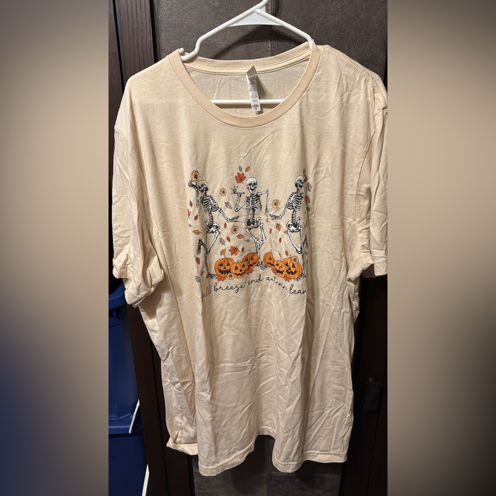 Women’s Cream Halloween Skeleton Graphic Tee